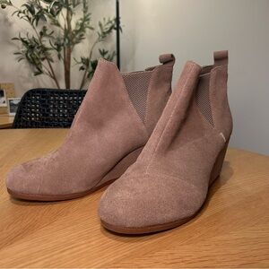 Toms Tan Suede Kelsey Wedge Booties